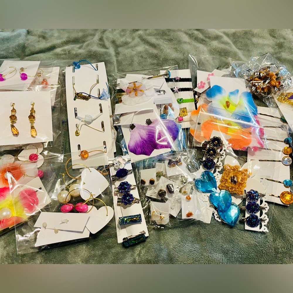 New bundle wholesale huge lot 30 item jewelry accessories earrings necklace hair